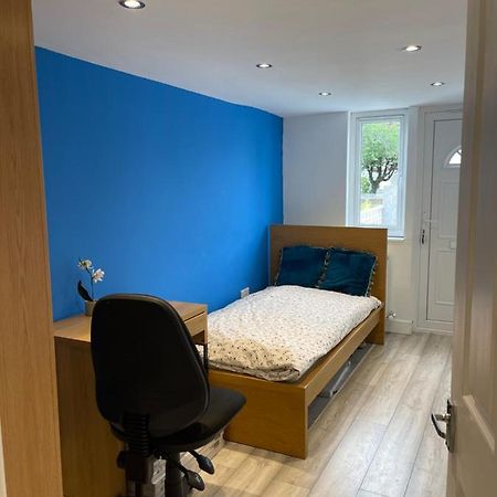 One Bedroom In Spacious Bungalow, Free Parking & Private Entrance Edinburgh Luaran gambar
