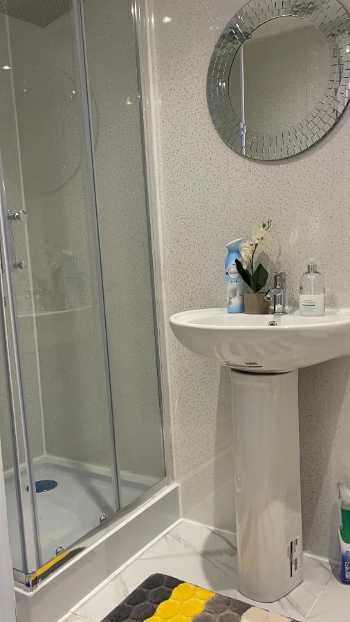 One Bedroom In Spacious Bungalow, Free Parking & Private Entrance Edinburgh Luaran gambar