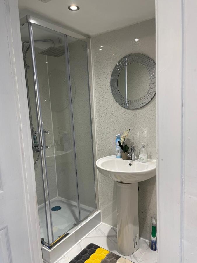 One Bedroom In Spacious Bungalow, Free Parking & Private Entrance Edinburgh Luaran gambar