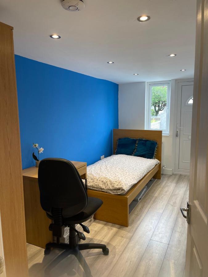 One Bedroom In Spacious Bungalow, Free Parking & Private Entrance Edinburgh Luaran gambar