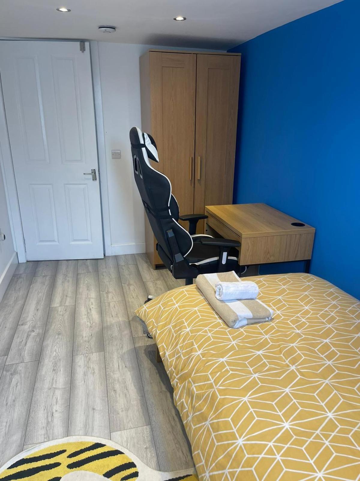 One Bedroom In Spacious Bungalow, Free Parking & Private Entrance Edinburgh Luaran gambar