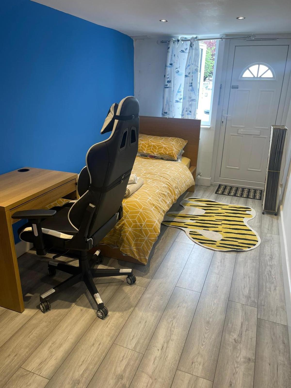One Bedroom In Spacious Bungalow, Free Parking & Private Entrance Edinburgh Luaran gambar